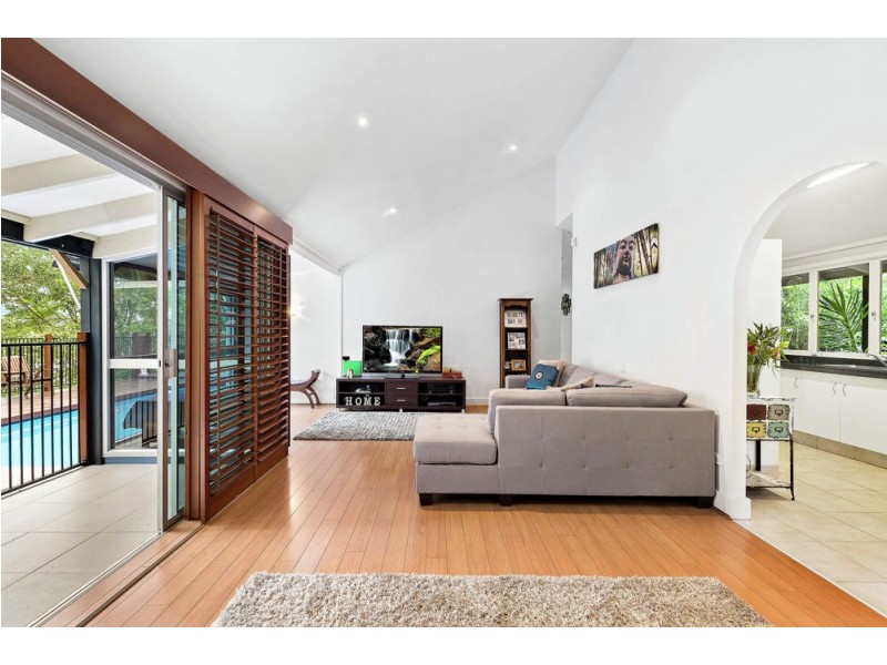 1 Macarthur Court, Mount Ommaney QLD 4074