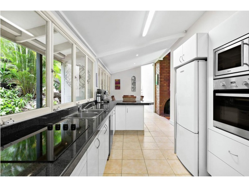 1 Macarthur Court, Mount Ommaney QLD 4074