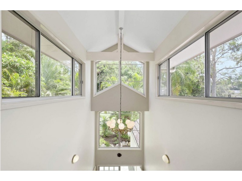 1 Macarthur Court, Mount Ommaney QLD 4074