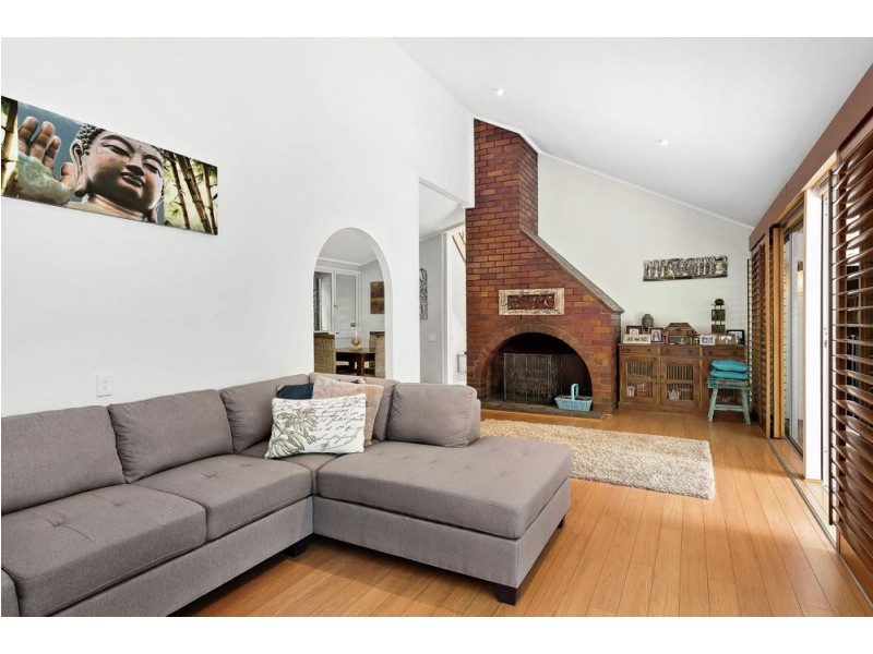 1 Macarthur Court, Mount Ommaney QLD 4074