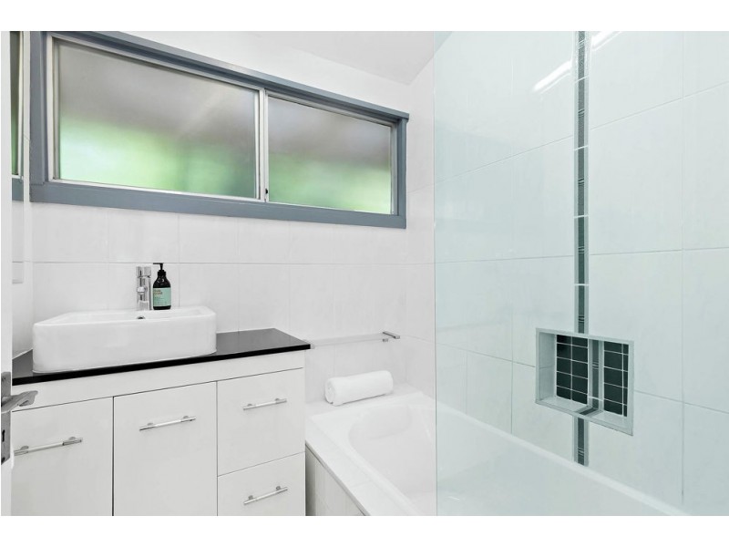 1 Macarthur Court, Mount Ommaney QLD 4074