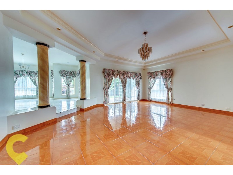 60 Lakeside Cr, Forest Lake QLD 4078