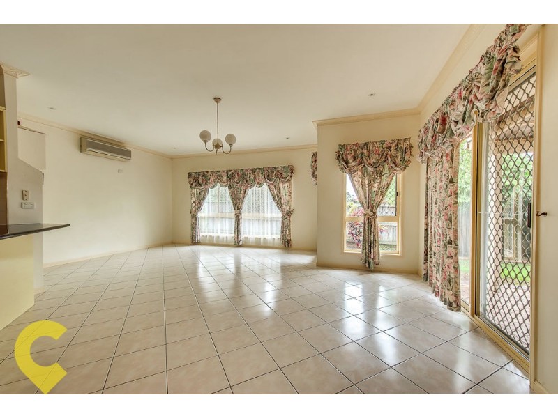 60 Lakeside Cr, Forest Lake QLD 4078