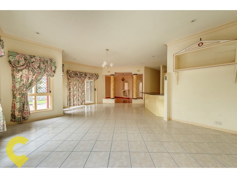 60 Lakeside Cr, Forest Lake QLD 4078