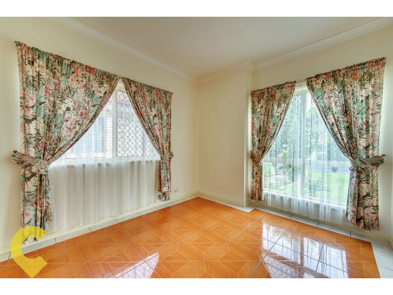 60 Lakeside Cr, Forest Lake QLD 4078