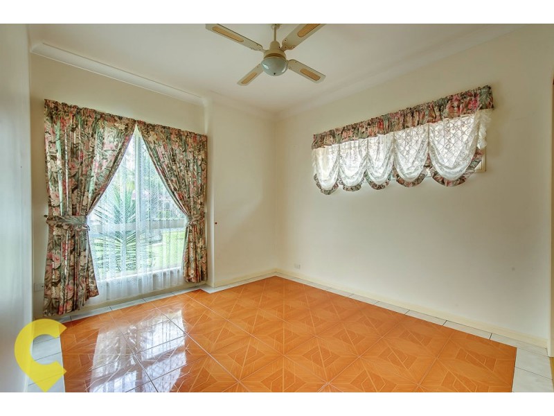 60 Lakeside Cr, Forest Lake QLD 4078