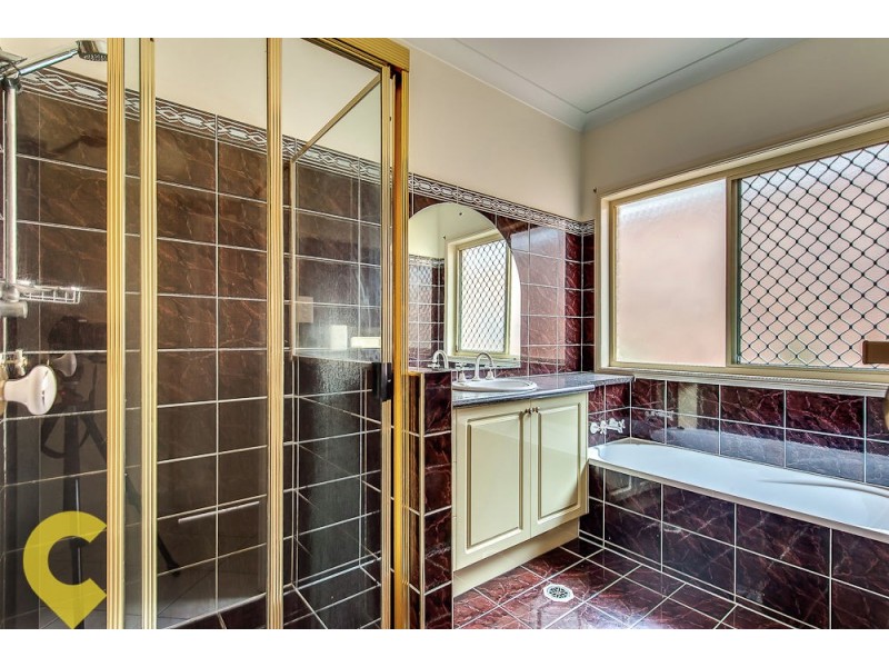 60 Lakeside Cr, Forest Lake QLD 4078