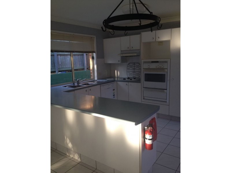 16 Murray Place, Forest Lake QLD 4078