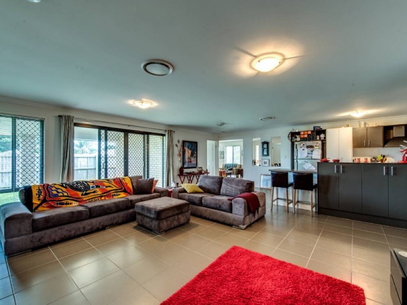 18 Tropical Drive, Forest Lake QLD 4078