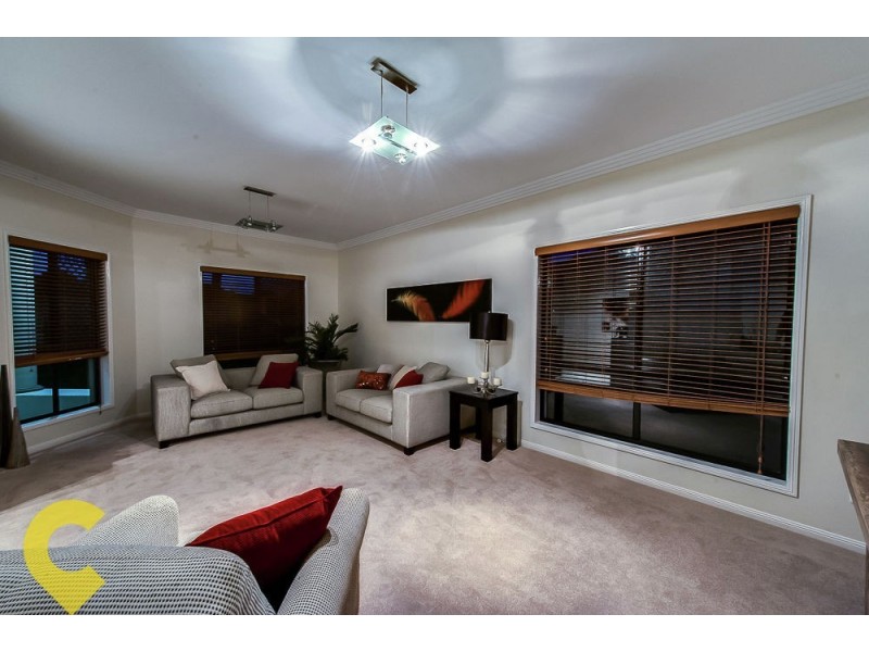 8 Aspen St, Heathwood QLD 4110