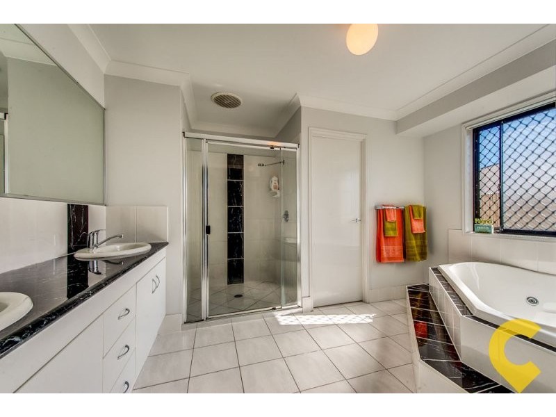 15 Ironbark Place, Heathwood QLD 4110