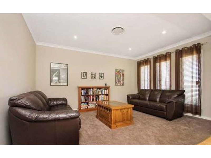 6 Gardenia Circuit, Heathwood QLD 4110