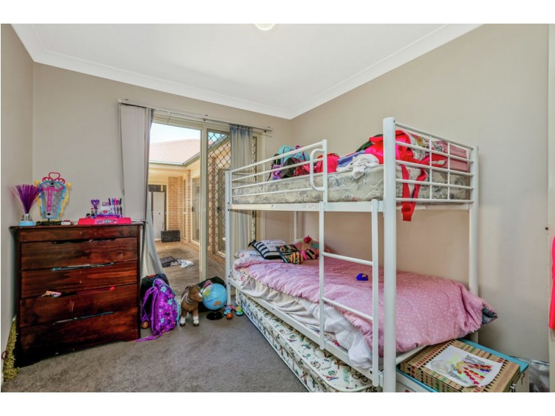 18 Rimu Crescent, Forest Lake QLD 4078