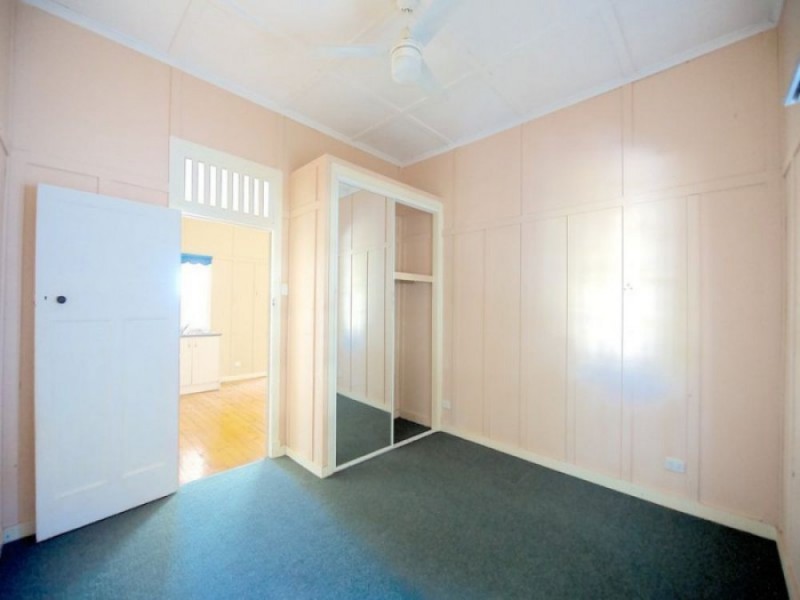 2c Mcmahon Street, Bundamba QLD 4304