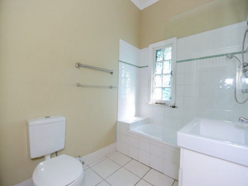 2c Mcmahon Street, Bundamba QLD 4304