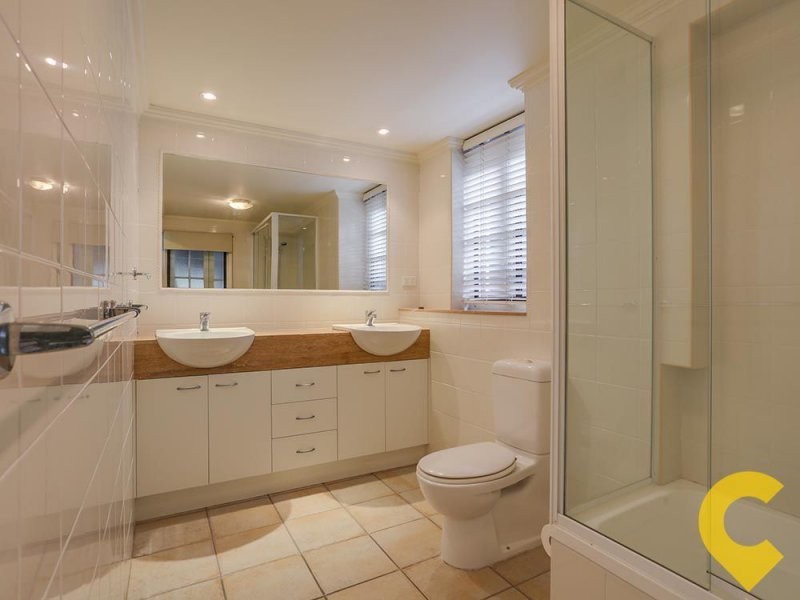46 Eagle Terrace, Sandgate QLD 4017