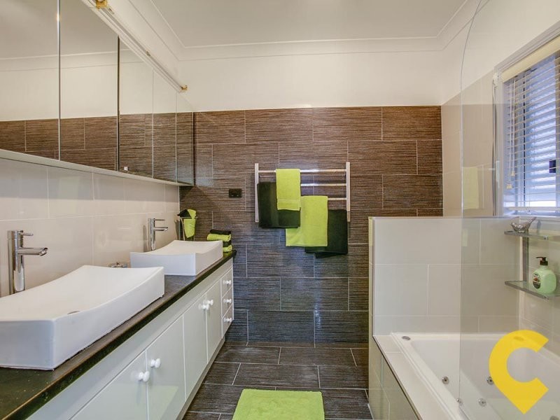 10 Signal Row, Shorncliffe QLD 4017