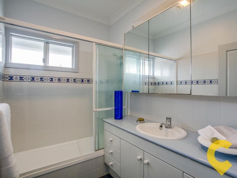 10 Signal Row, Shorncliffe QLD 4017