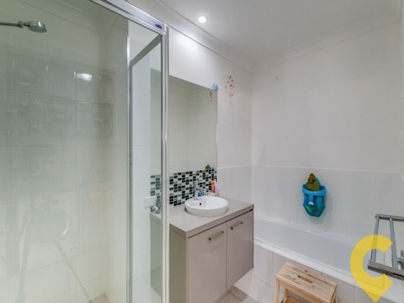 11 Daintree Park Way, Fitzgibbon QLD 4018