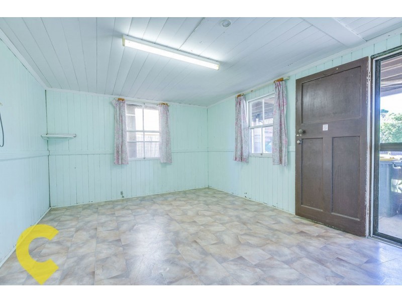 42 Raymond Street, Shorncliffe QLD 4017