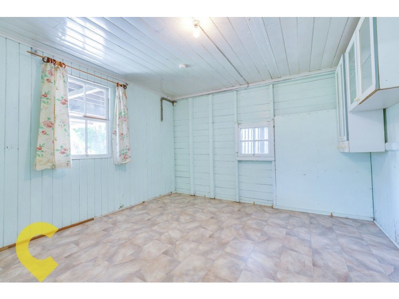 42 Raymond Street, Shorncliffe QLD 4017