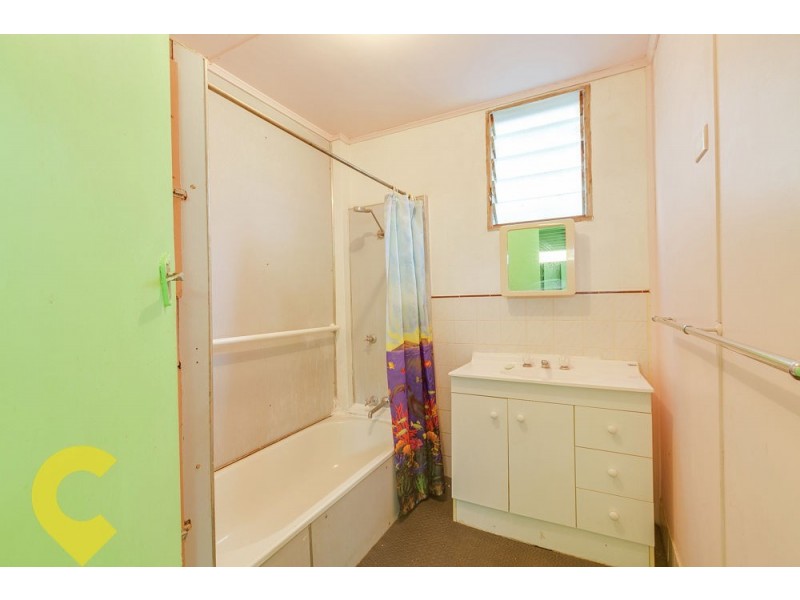 42 Raymond Street, Shorncliffe QLD 4017