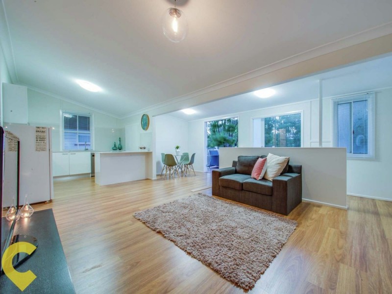 42 Raymond Street, Shorncliffe QLD 4017
