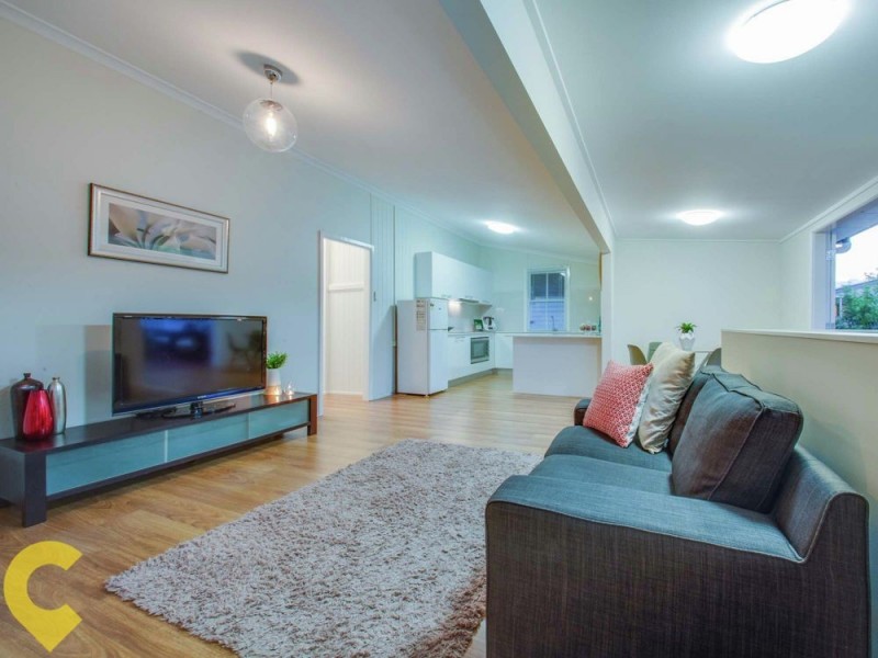 42 Raymond Street, Shorncliffe QLD 4017
