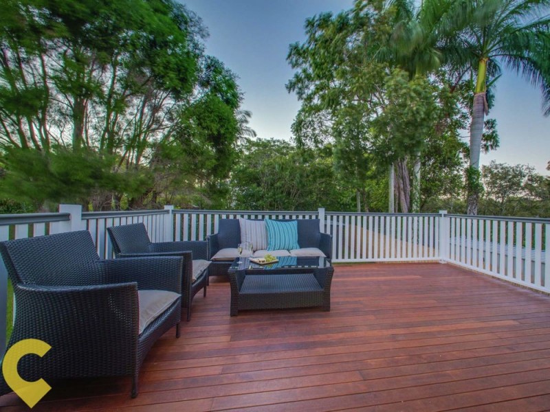 42 Raymond Street, Shorncliffe QLD 4017