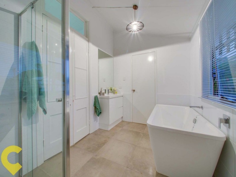 42 Raymond Street, Shorncliffe QLD 4017