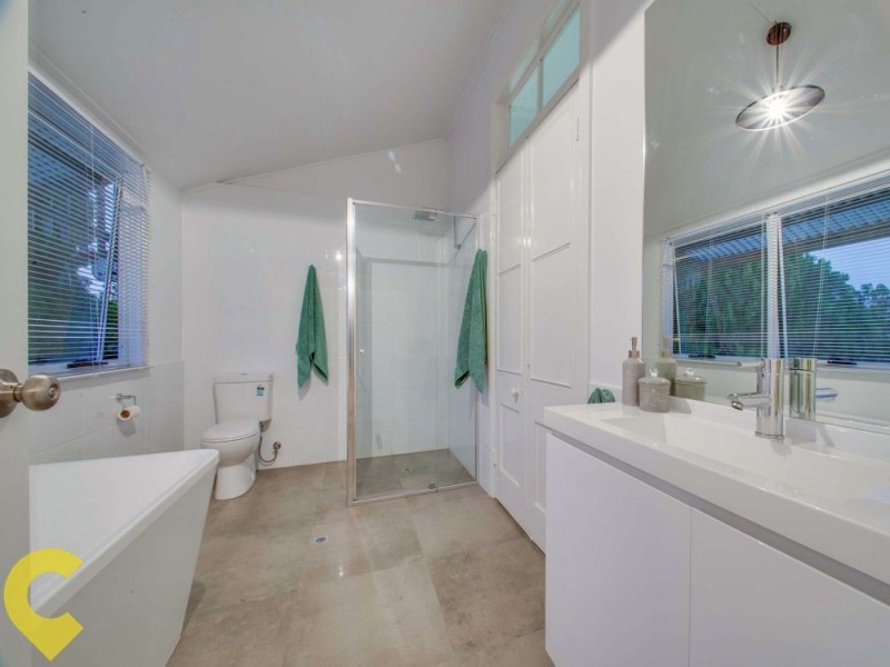 42 Raymond Street, Shorncliffe QLD 4017