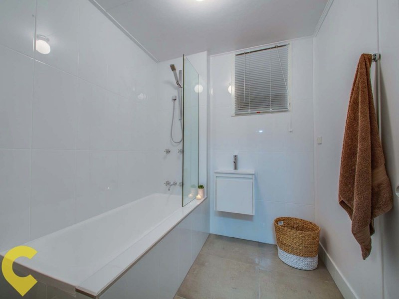 42 Raymond Street, Shorncliffe QLD 4017