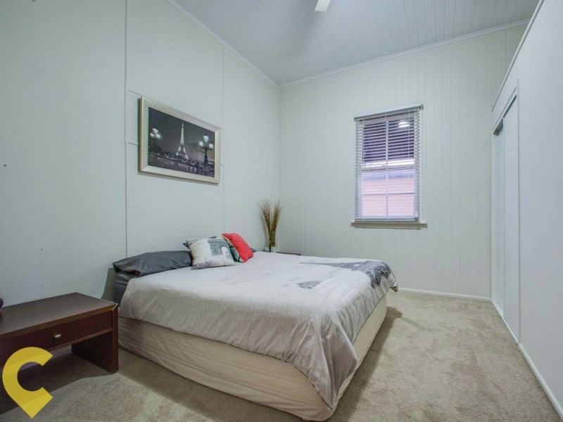42 Raymond Street, Shorncliffe QLD 4017
