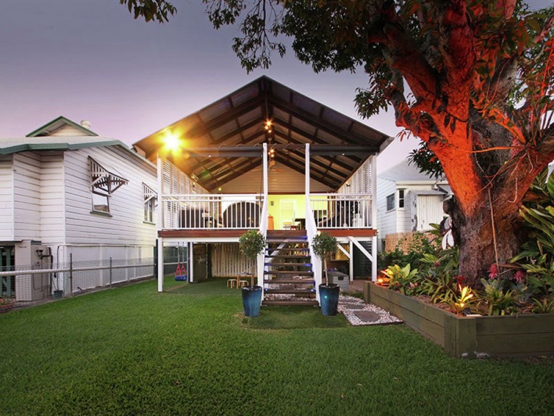 16 First Avenue, Sandgate QLD 4017