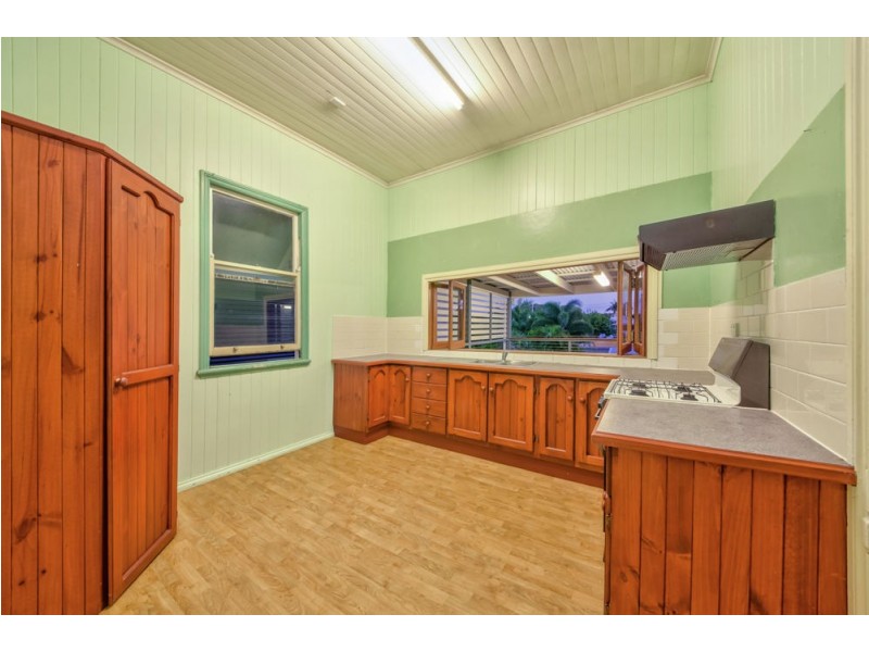 28 Kate Street, Shorncliffe QLD 4017