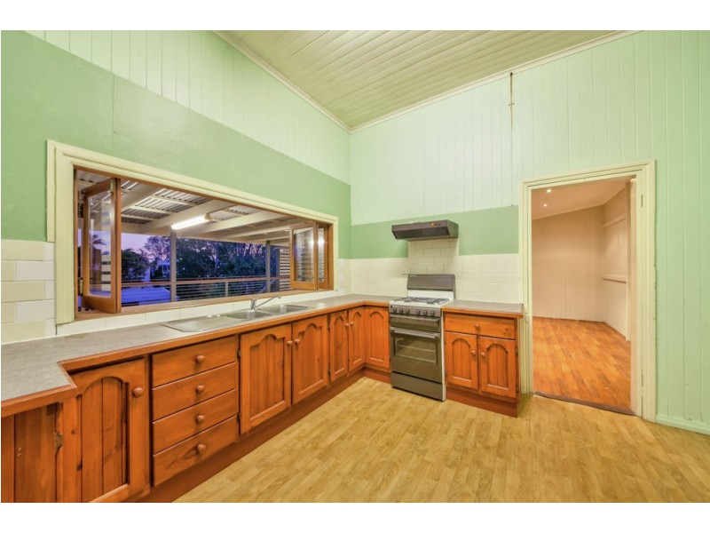 28 Kate Street, Shorncliffe QLD 4017