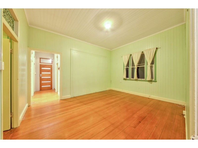 28 Kate Street, Shorncliffe QLD 4017