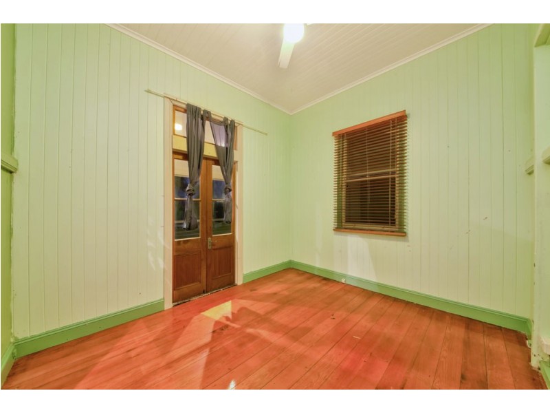 28 Kate Street, Shorncliffe QLD 4017