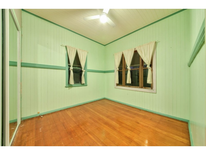 28 Kate Street, Shorncliffe QLD 4017