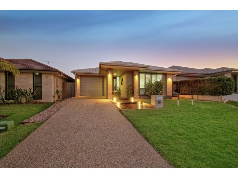 19 Severn Crescent, North Lakes QLD 4509
