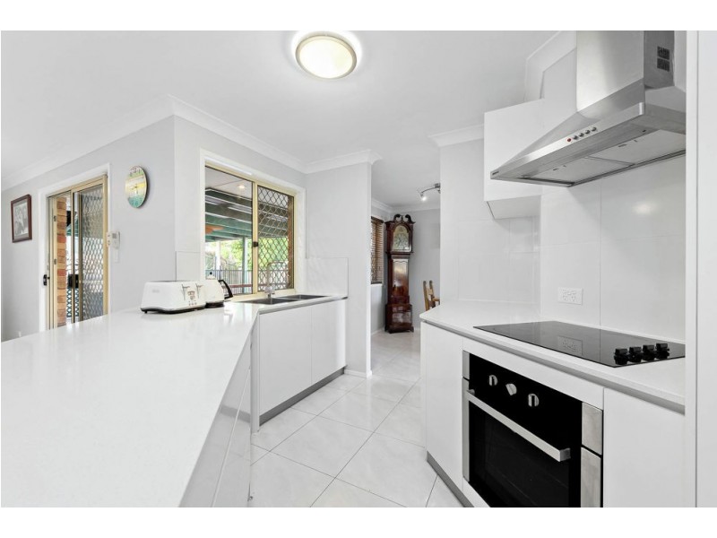 2 Oakblue Crescent, Kallangur QLD 4503