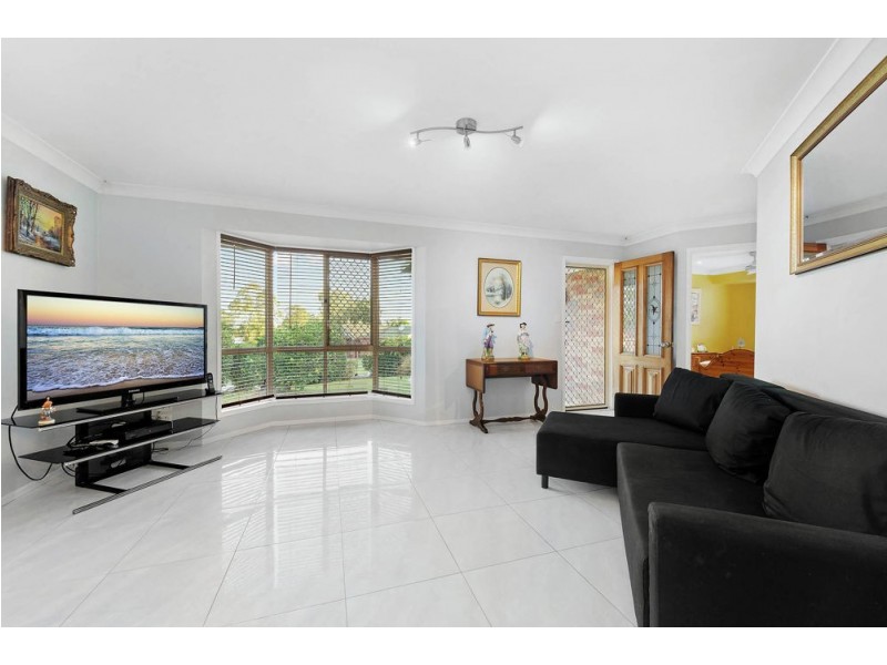 2 Oakblue Crescent, Kallangur QLD 4503