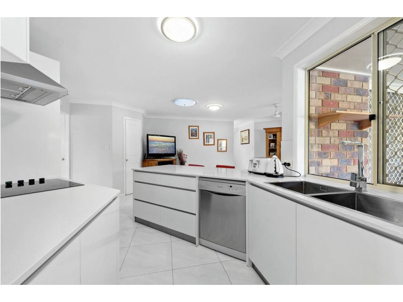 2 Oakblue Crescent, Kallangur QLD 4503