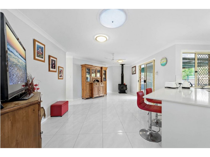 2 Oakblue Crescent, Kallangur QLD 4503