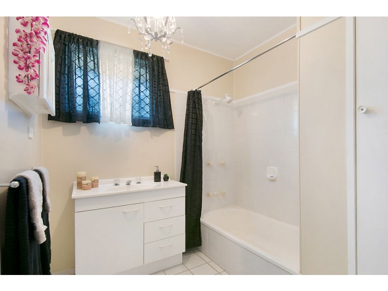 11 Rensburg Street, Brighton QLD 4017