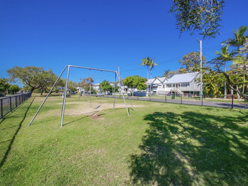 2 Perkins Street, Sandgate QLD 4017