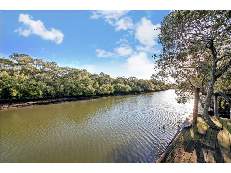 60 Oquinn Street, Nudgee Beach QLD 4014
