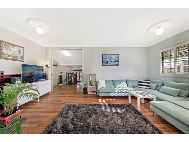 60 Oquinn Street, Nudgee Beach QLD 4014