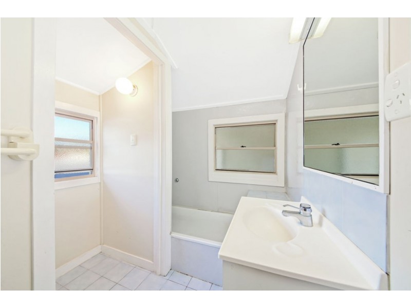 60 Oquinn Street, Nudgee Beach QLD 4014