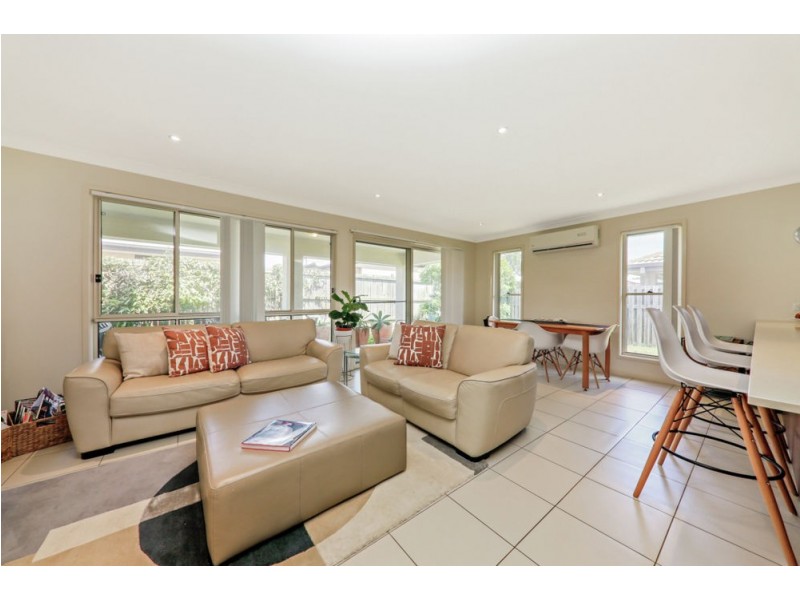 3 Dalkeith Court, Fitzgibbon QLD 4018